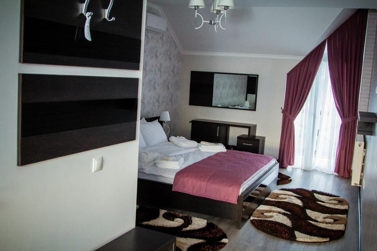 Shypyntsi Chalet מראה חיצוני תמונה
